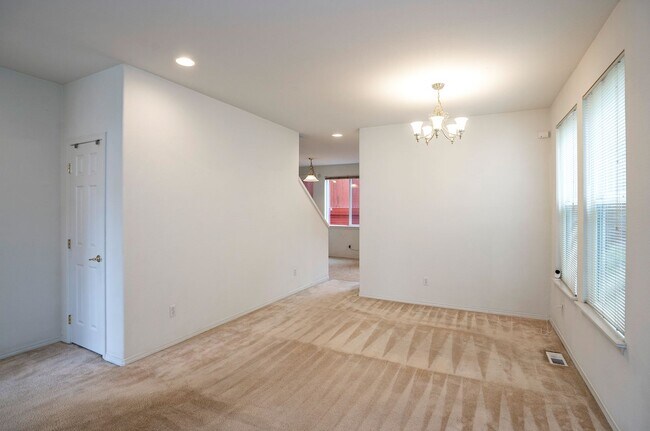 Building Photo - Spacious 4-Bedroom in Renton’s Serenity Ridge