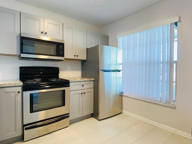 Foto del edificio - 330 Lakewood Cir E