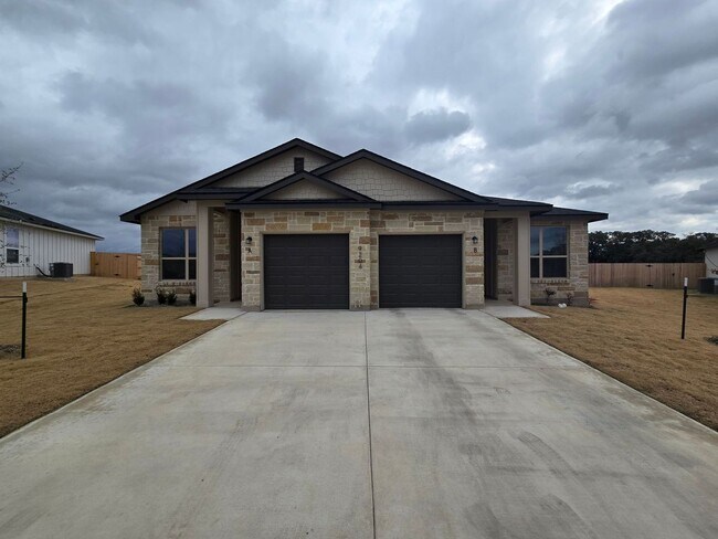 Foto del edificio - 9204 Prickly Ash Dr