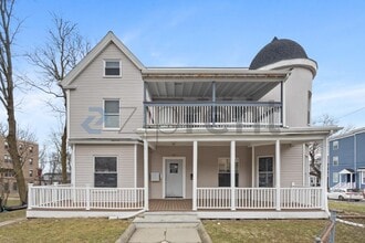 Building Photo - 92 Maple St