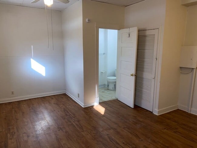 Building Photo - Hickory -Multi Unit