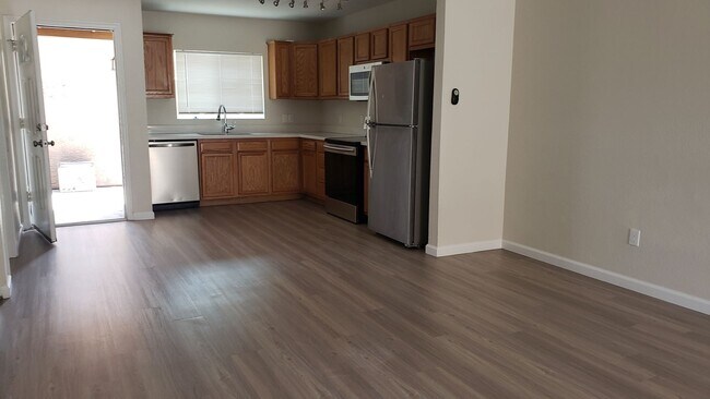 Building Photo - Nice! 3 Bed 2 Bath Town-home Central PHX G...