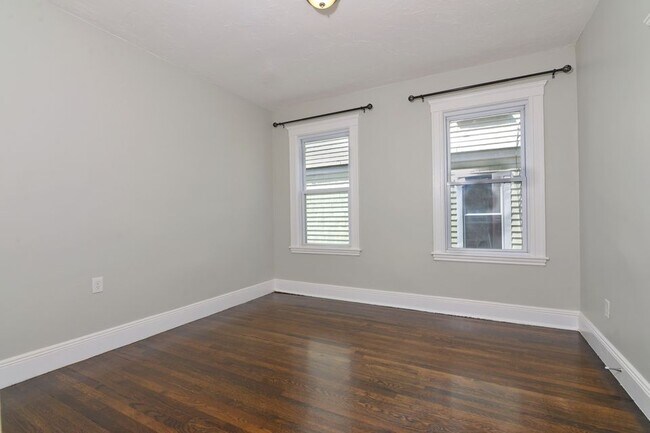 Building Photo - 20 W Tremlett St