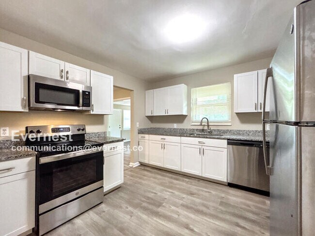 Foto del edificio - 6657 Blackwood Dr