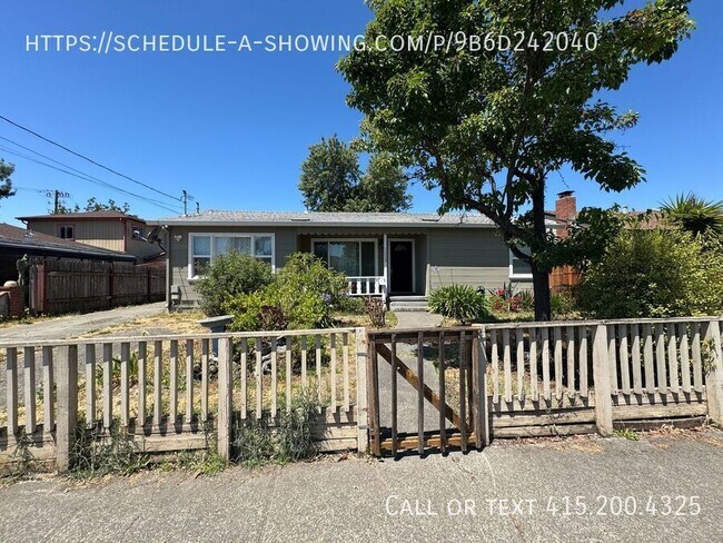 Building Photo - 1023 Corby Ave