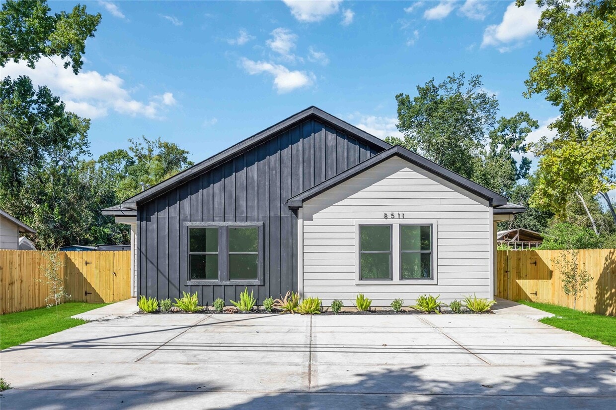 Primary Photo - 8511 Prairie View Dr