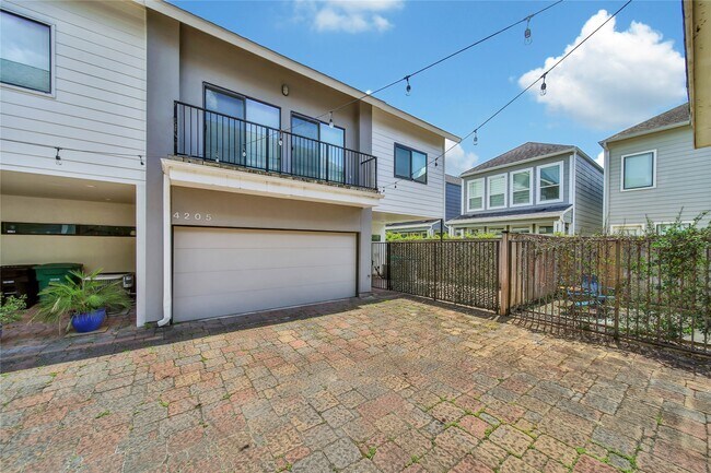 Building Photo - 4205 Eigel St