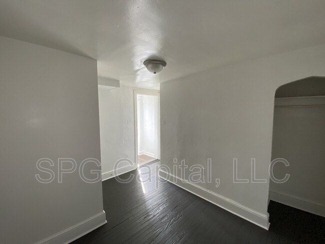 Building Photo - 28 E Maple St