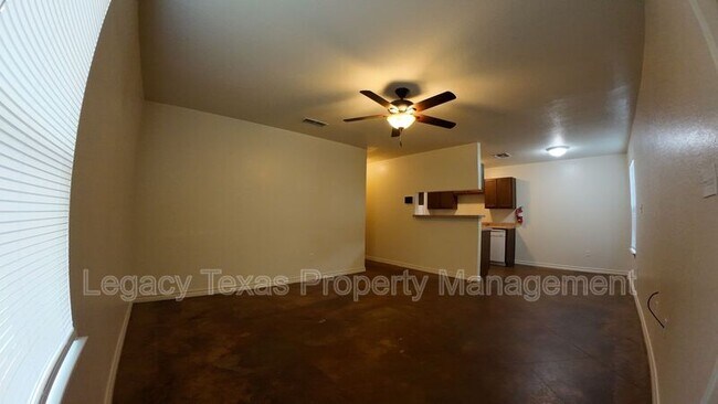 Building Photo - 1322 Country Club Rd