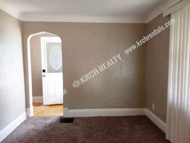 Building Photo - Charming 2-BR, 1-Bath Home w/ Garage!