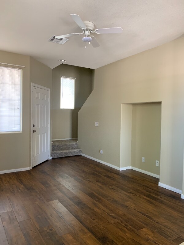 Building Photo - 1340 Oak Village Ave