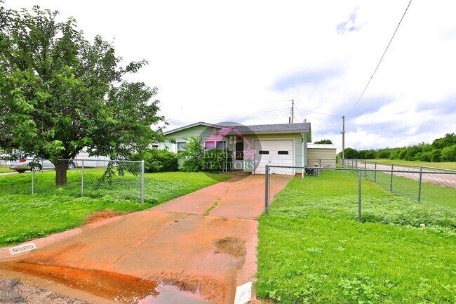 Foto del edificio - 3 Bedroom With Fresh Updates!