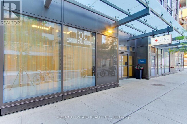 Building Photo - 100 Dalhousie St