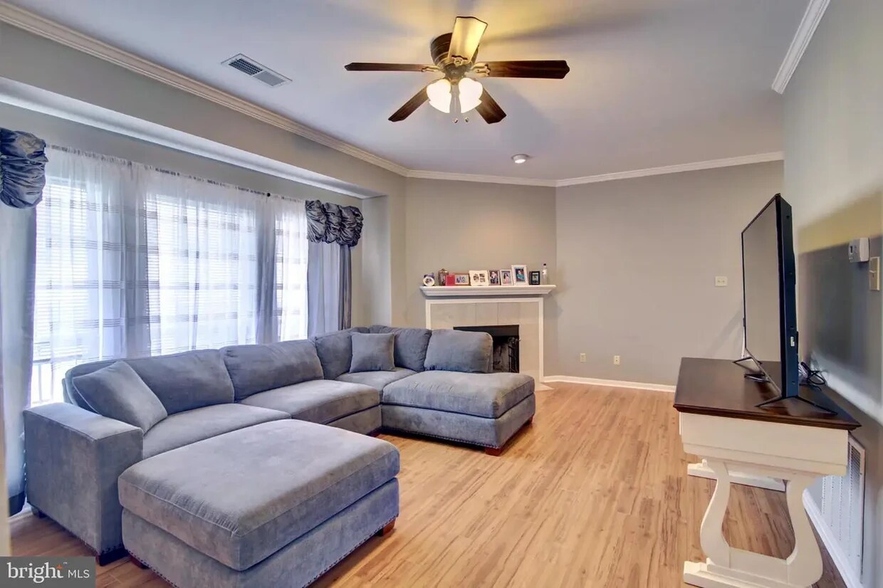 668 Gateway Dr SE, Leesburg, VA 20175 Condo for Rent in Leesburg, VA