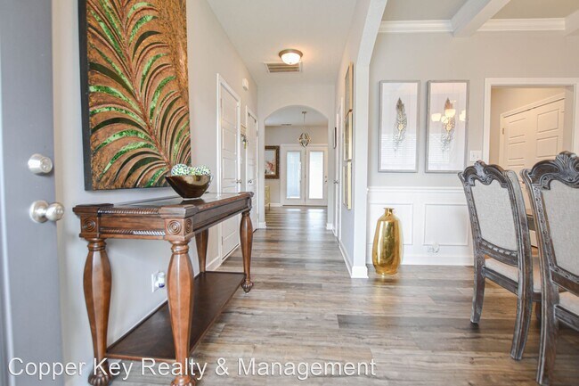 Building Photo - 4 br, 2.5 bath House - 1161 Christian Jame...