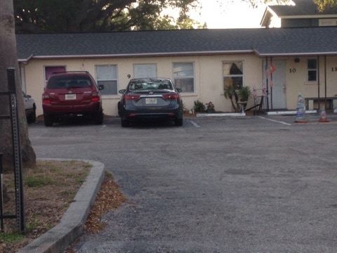 Studio Apartment For Rent - 2102 9th St W
