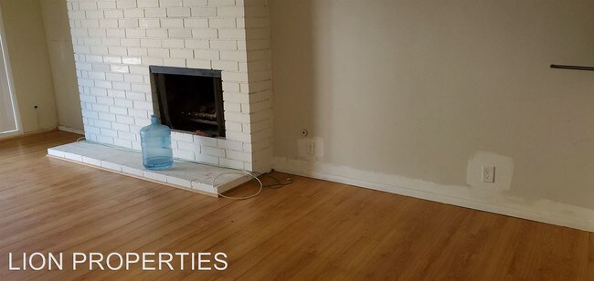 Building Photo - 705 W Provential Dr