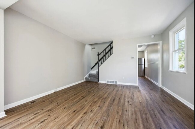 Foto del edificio - Fully Renovated Two-Bedroom Townhome In Du...