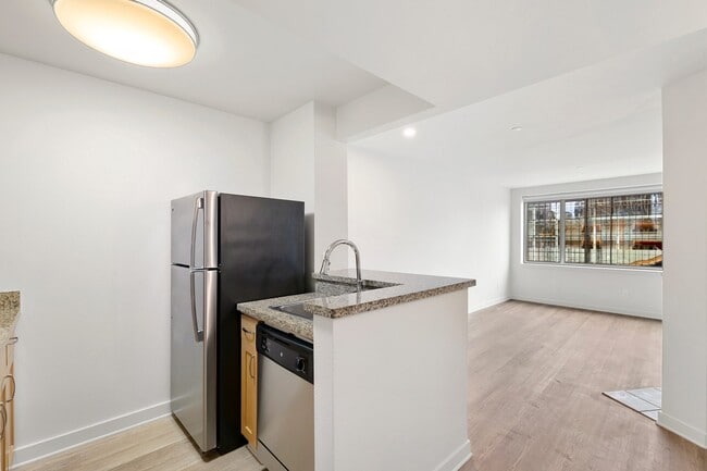 Building Photo - AVIA on Pike Street