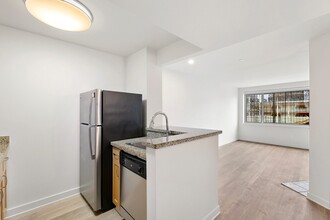 Building Photo - AVIA on Pike Street