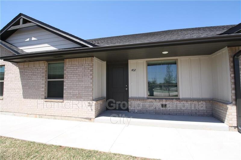 Primary Photo - 402 Vail Cir