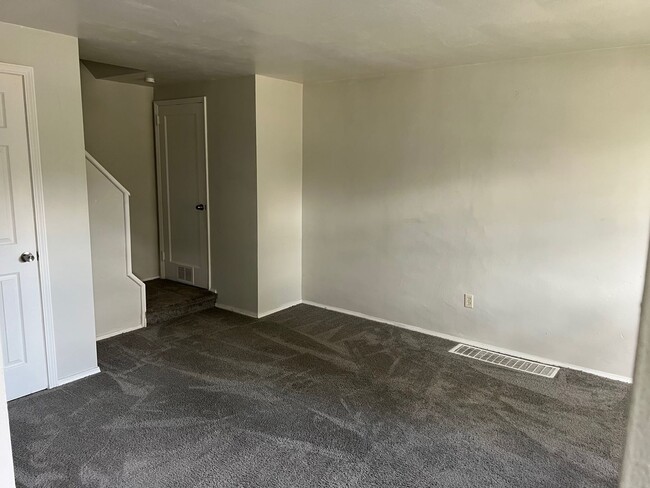 Building Photo - 2BD 1.5BA in Penn Hills!!