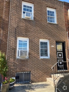Building Photo - 1112 Latona St