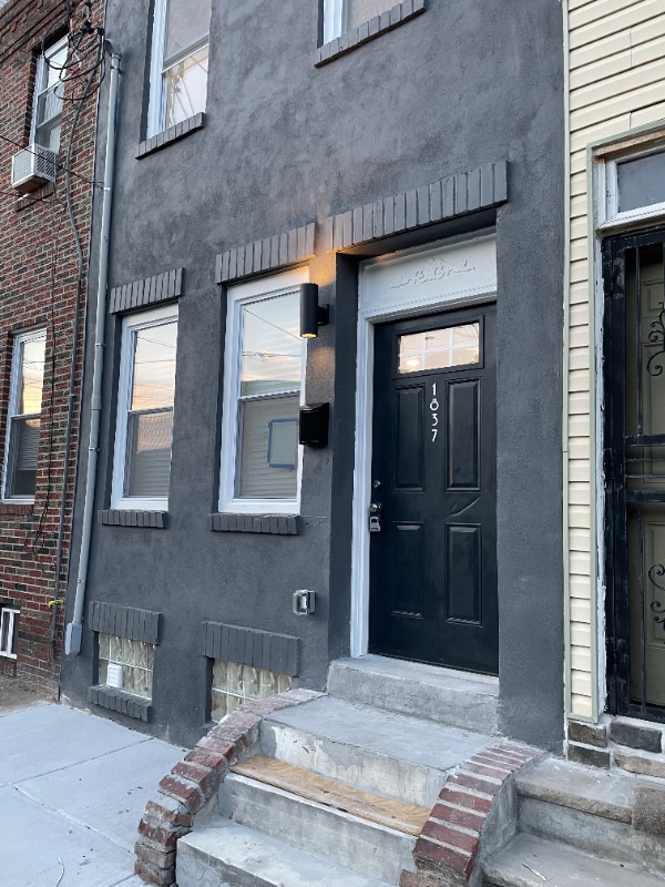 Photo - 1837 E Sergeant St House