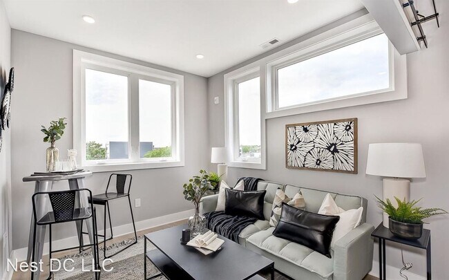 Foto del edificio - 1 br, 2 bath House - 1915 H St NE Unit  PH 2