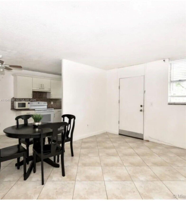 Building Photo - 1801 S Treasure Dr