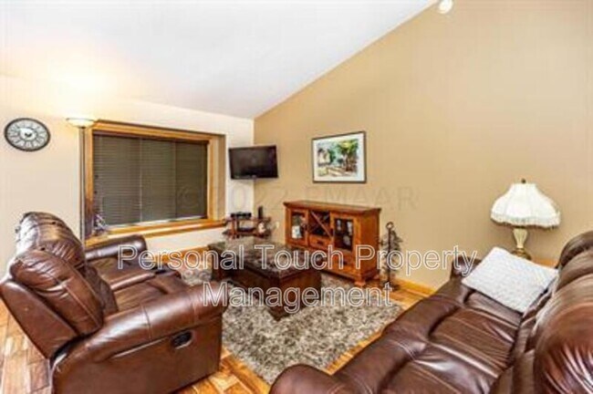 Building Photo - 2125 33rd Ave S