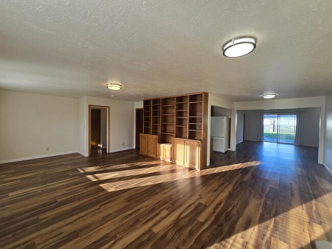 Building Photo - Single Level  4 Bedroom Home in Arcata, Ea...