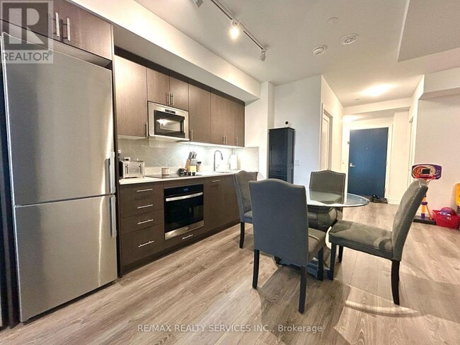 Building Photo - 2545 Simcoe St N