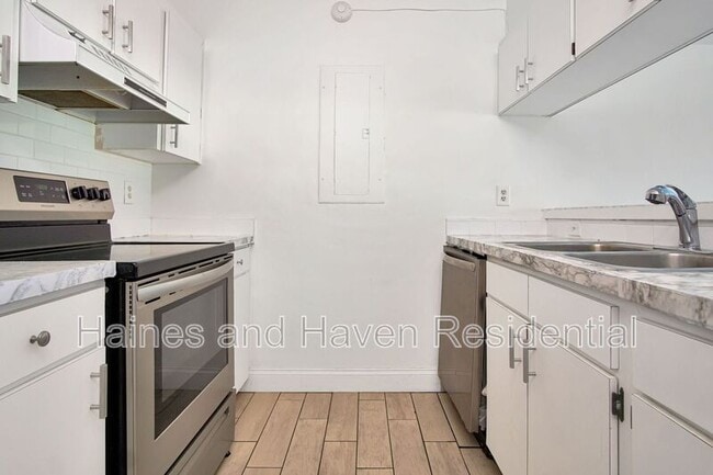 Foto del edificio - 2362 Burnway Rd