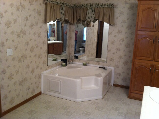Building Photo - 138 Cypress Lake Cir