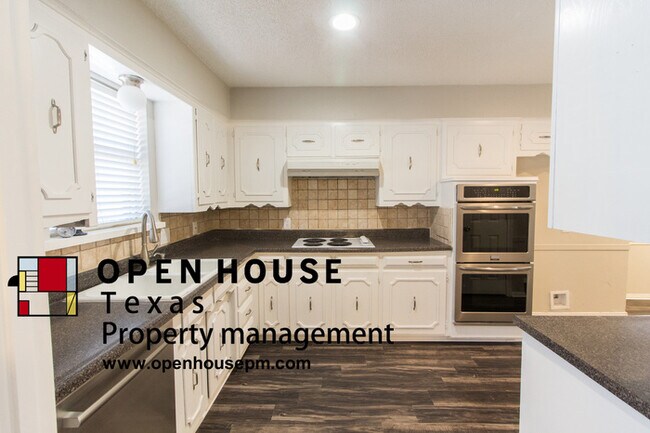 Building Photo - 3309 Canterbury Dr Plano