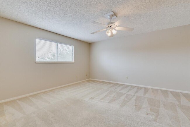 Foto del edificio - 14395 Misty Meadow Ln