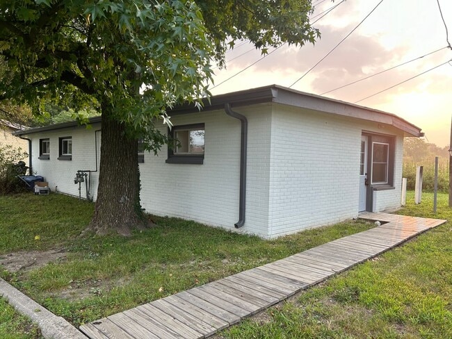 Building Photo - 1640 N Michigan Rd