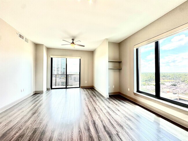 Building Photo - 9787 Katy Fwy