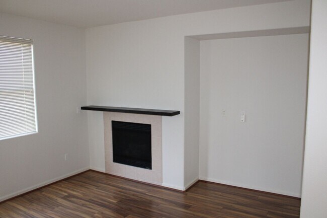 Building Photo - 2027 Tsushima St