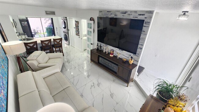 Foto del edificio - 1921 SW 107th Ave