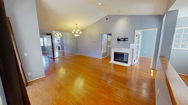 Building Photo - **MOVE-IN SPECIAL** Beautiful 3 bed 2 bath...
