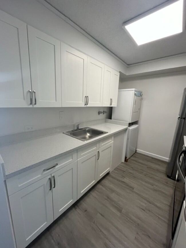 Foto del edificio - Sakura Condos 1 bed/1 bath with 1 parking ...