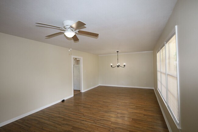 Foto del edificio - 1200 Dellwood Dr