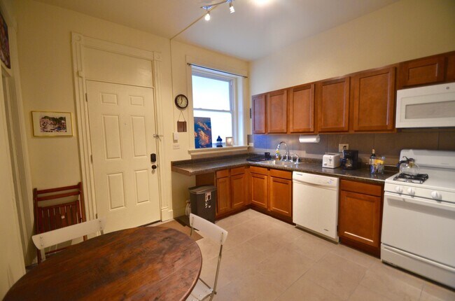 Foto del edificio - 2126 N SHEFFIELD Ave