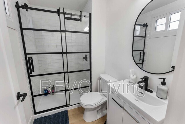 Building Photo - 7701 Lundy's Ln