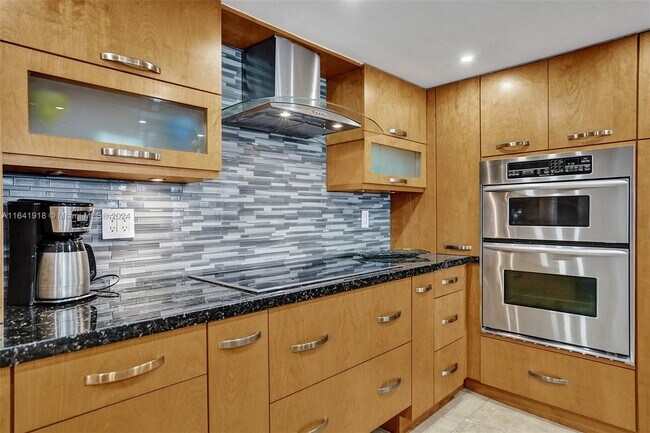 Foto del edificio - 1717 N Bayshore Dr
