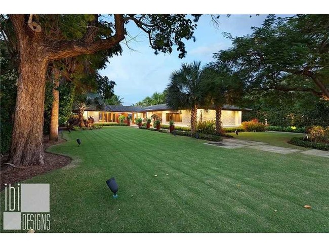 Building Photo - 2425 Barcelona Dr
