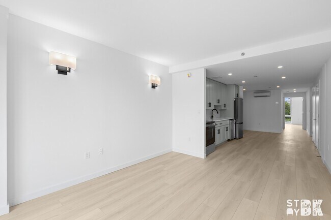Foto del edificio - 227 Clarkson Ave