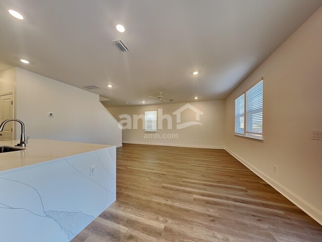 Building Photo - 318 Calla Lily Ct